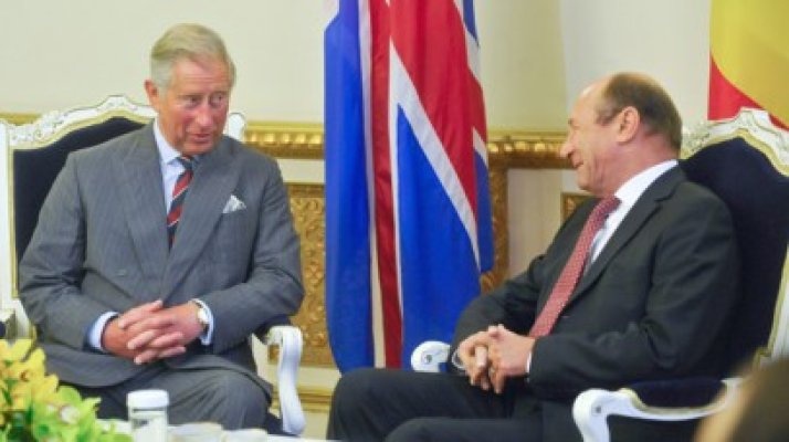 Băsescu, Prinţului Charles: Am înţeles că v-aţi mai luat o casă, în curând o să aveţi un sat întreg